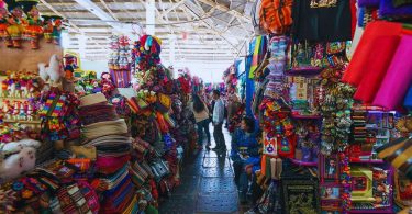 Explora el Vibrante Mercado de San Pedro en Cusco