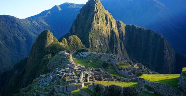 Machu Picchu al Amanecer: Un Espectáculo Natural sin Igual