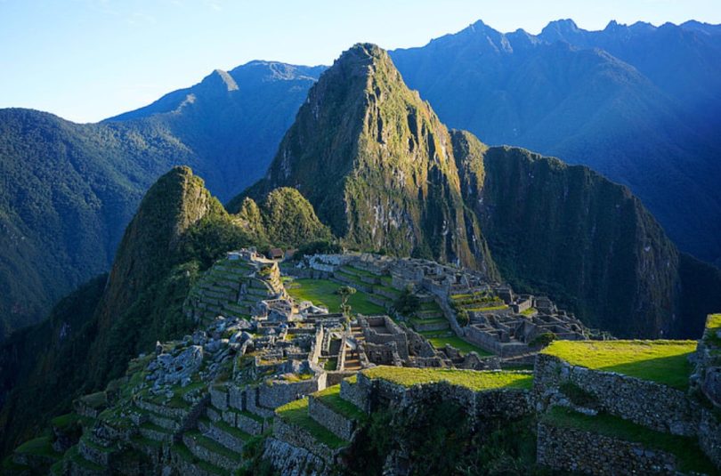 Machu Picchu al Amanecer: Un Espectáculo Natural sin Igual