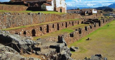 Chinchero: El Pueblo de los Tejidos y la Historia Inca.