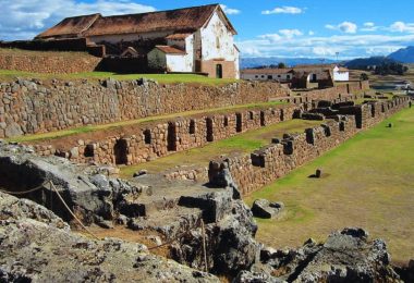 Chinchero: El Pueblo de los Tejidos y la Historia Inca.