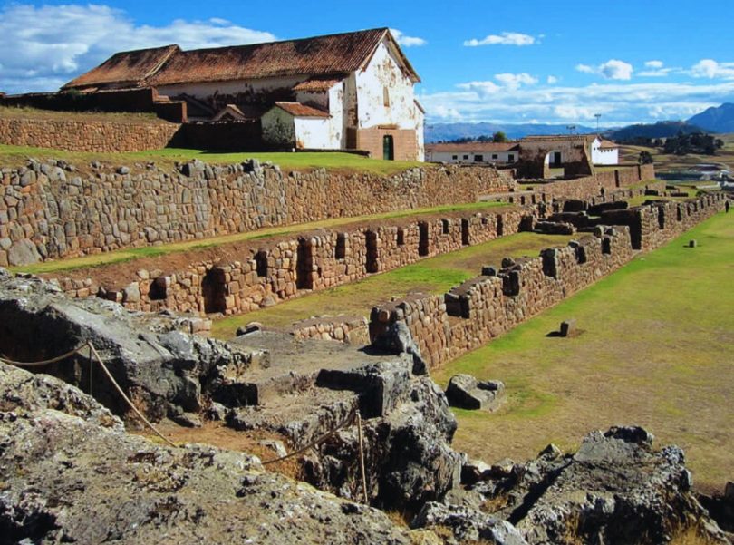 Chinchero: El Pueblo de los Tejidos y la Historia Inca.